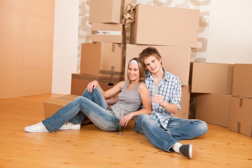 Careful wrapping and boxing of household items in Finsbury